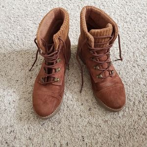 Universal thread boots size 8